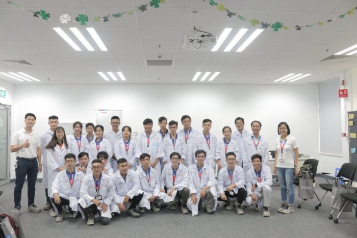 sinh viên tham quan Bosch