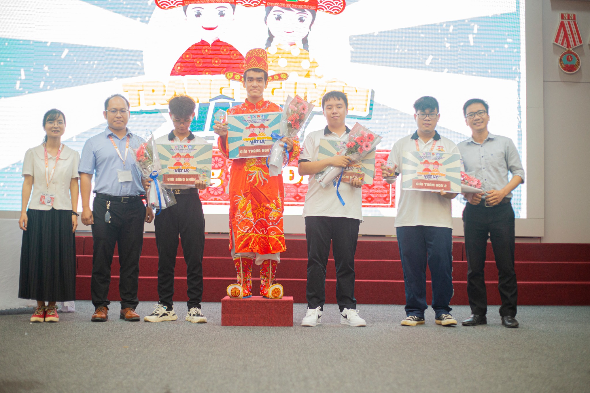 tân trạng nguyên vật lý và bảng nhãn, thám hoa